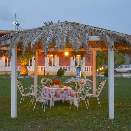 Appartamento Giannis And Fridas Garden Sidárion Esterno foto