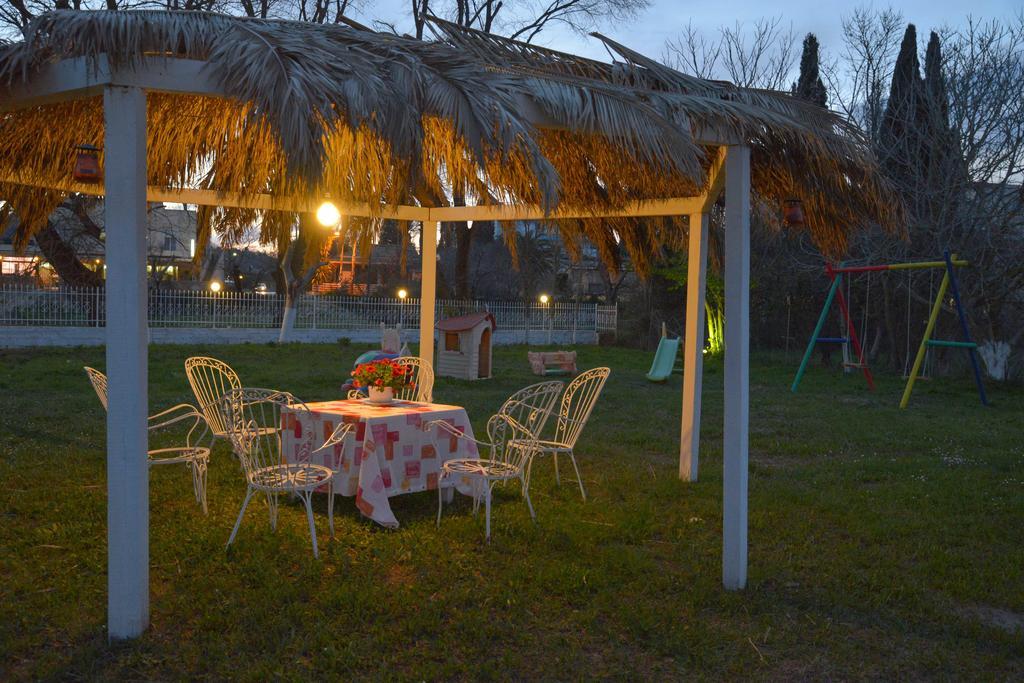 Appartamento Giannis And Fridas Garden Sidárion Esterno foto